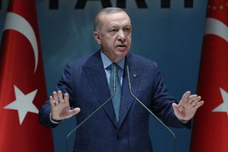 Roztržka v NATO: Erdogan vyhrožuje Švédsku, Američané ho klepli přes prsty